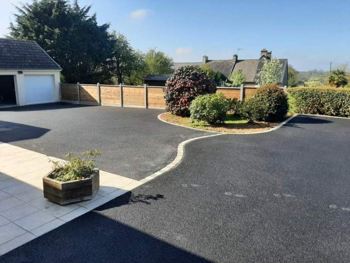 COUR EN ENROBE + PAVES BICOLORS